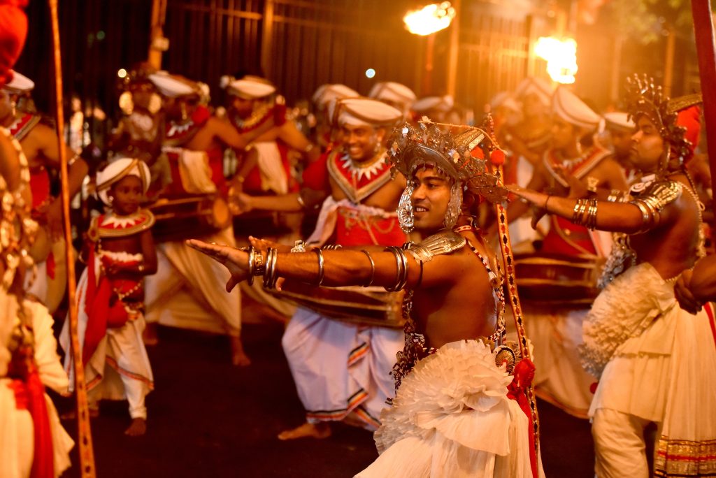 Kandy Cultural Heritage & Tea Country Tour